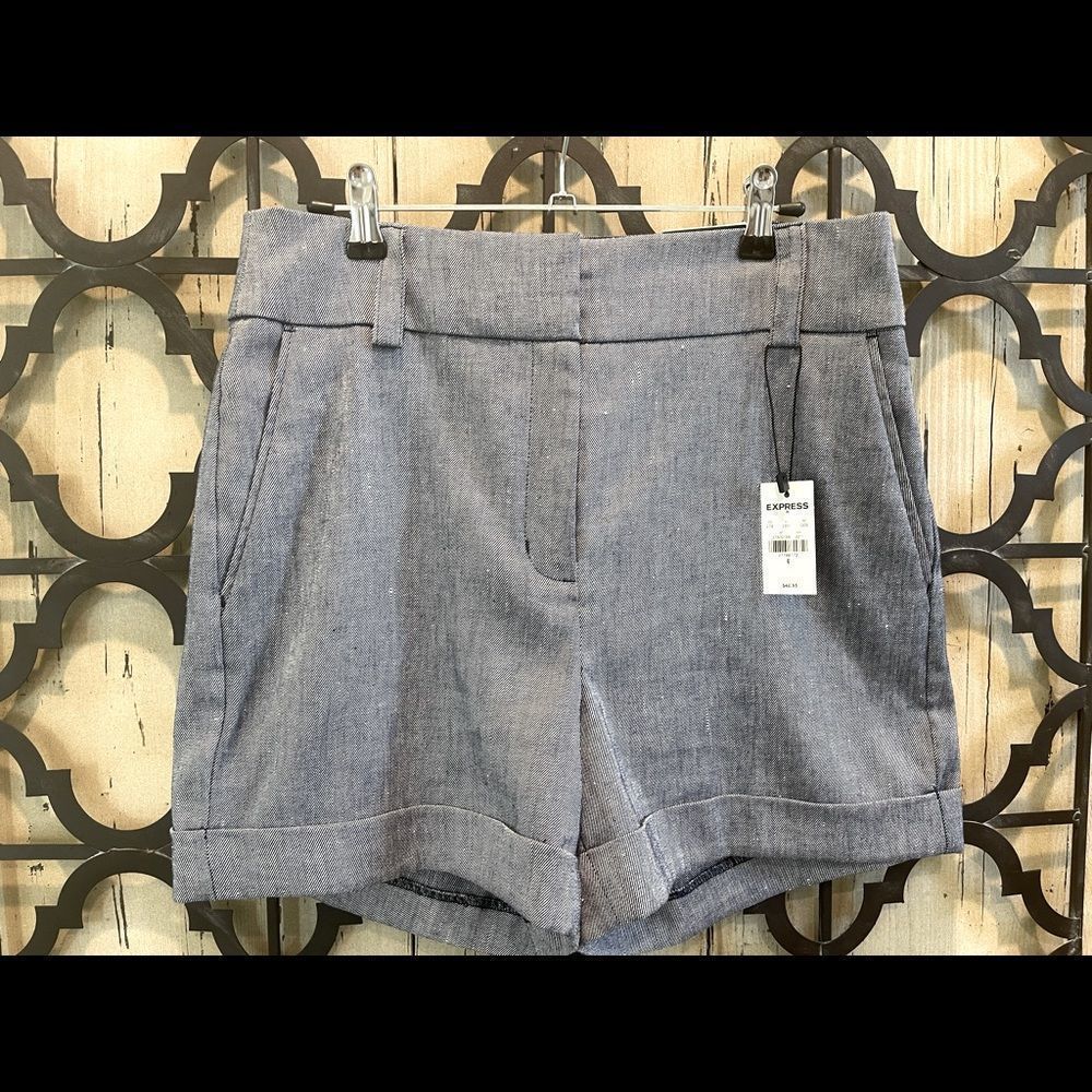 Expess Mid Rise Short Size 6